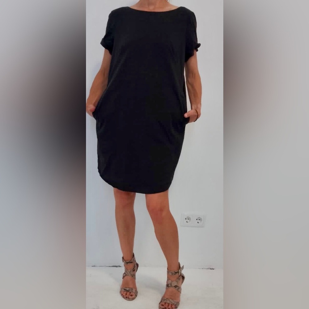 Mariana Herrhofer Black Sheath Mini Dress Cap Sleeves